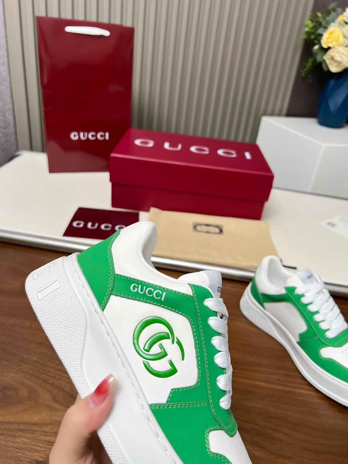👟👟Ex-factory price 560👟👟Gucci casual sneakers, top version! Oil edge craftsmanship🌸🌸🌸1:1 reproduction. New model for early spring, creating a perfect style💣💣💣street style🔥🔥🔥Cool and stylish C-position fashionable outfit with retro and futuristic feel🌹🌹🌹Classic shoe shape, showing exquisite texture! Open mold to customize high-density outsole. Comes fully packaged. Size: Female 35-46. Fabric: Imported cowhide...men and women